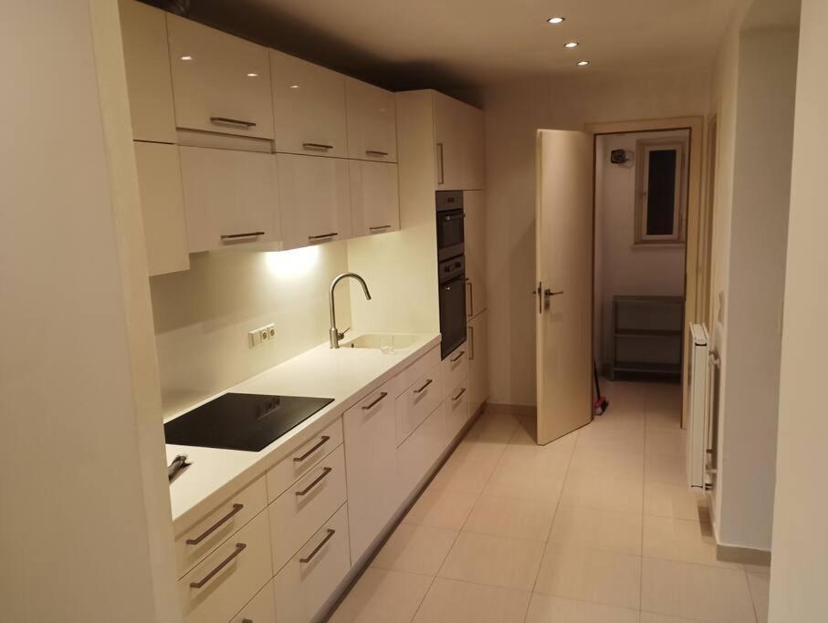 Spacious Modern 3 Bedroom Aparment Lejlighed *
