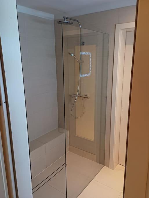 Lejlighed Spacious Modern 3 Bedroom Aparment